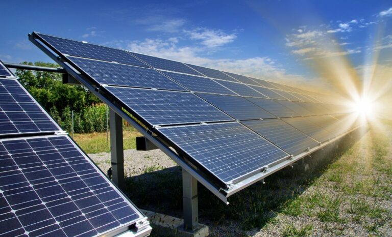 Analisis Biaya dan Keuntungan PLTS Atap Kapan Investasi Anda Balik Modal