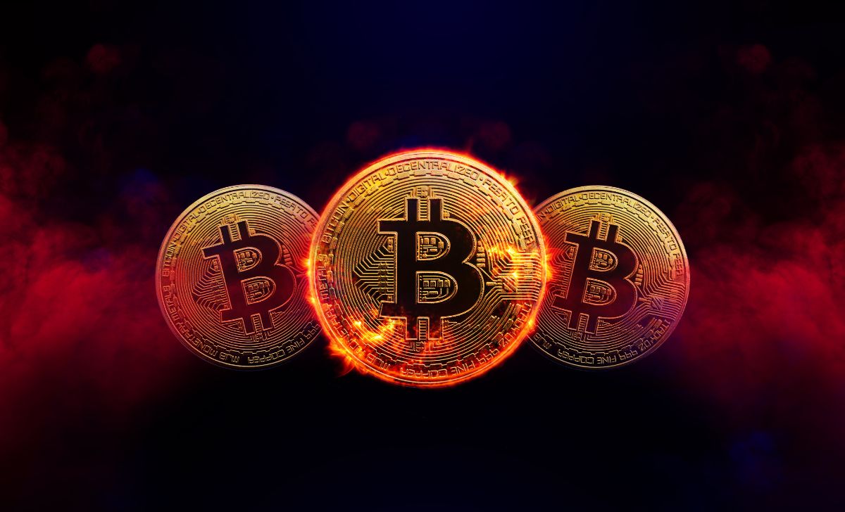 Bitcoin Tertekan di Bawah US$113 Ribu, ETF Catatkan Outflow US$333 Juta, Indonesia Bahas Adopsi Cadangan Nasional