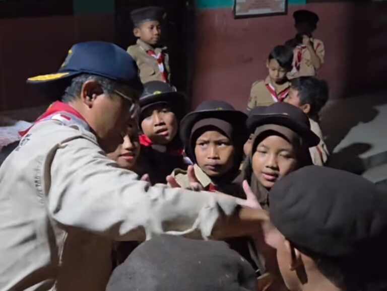 Ketua II DPRD Pesawaran Berbaur di Pawai Obor